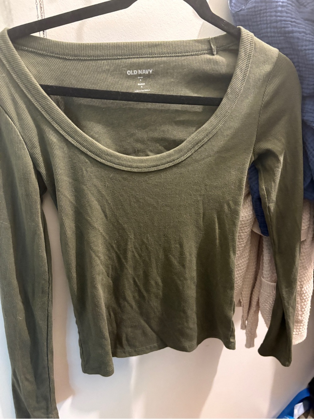 Old Navy Olive Green Long-Sleeve Scoop Neck Top Size Small